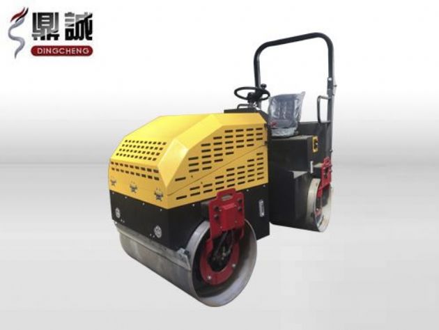 點擊查看詳細信息<br>標題：2.5噸全液壓座駕式振動壓路機 閱讀次數：14291